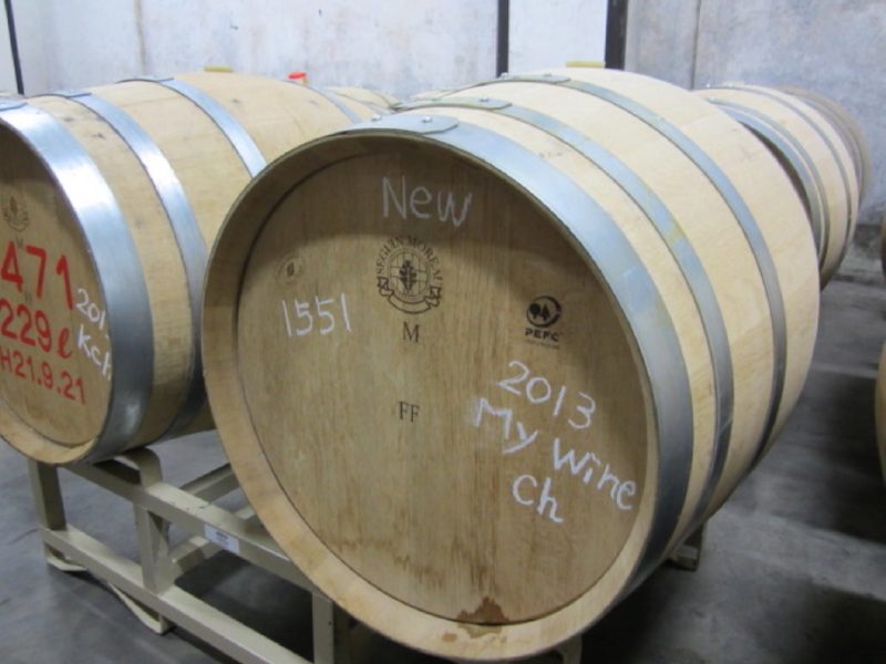 ワイン樽で育てたシャルドネのマイワインを発酵熟成