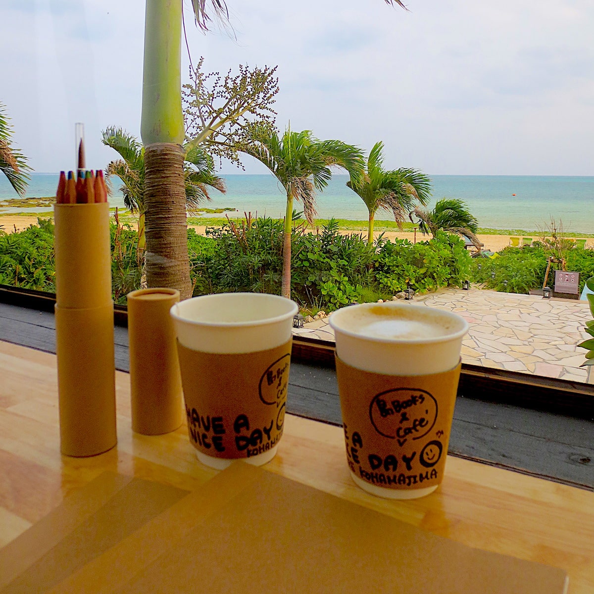 沖縄県小浜島のカフェでコーヒー
